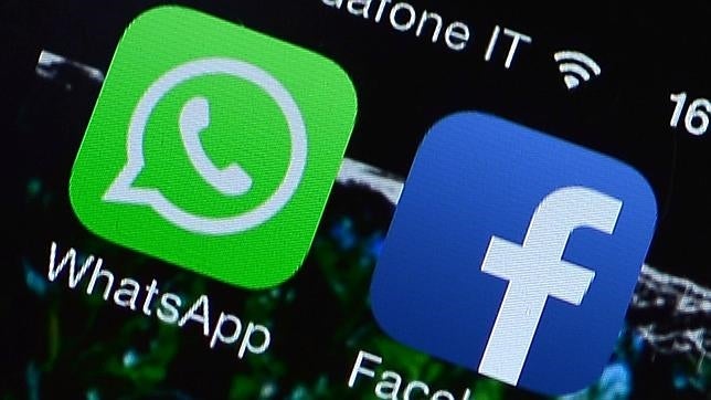 Una mujer se suicida después de que su marido le quitase el móvil por estar enganchada a Facebook y WhatsApp