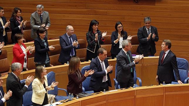 El presidente Feijóo, aplaudido por su partido tras una de sus intervenciones