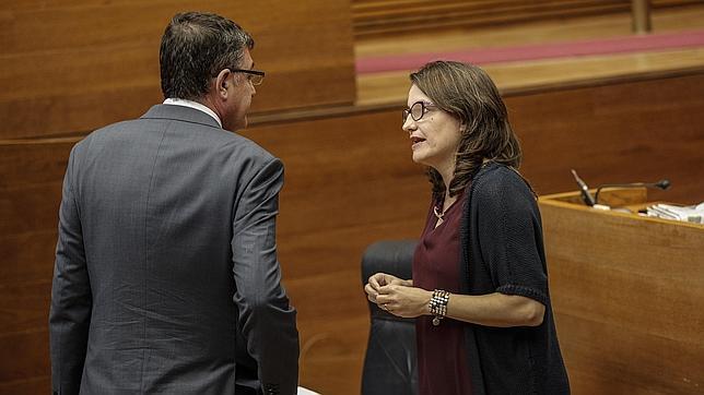 El Bloc ve «imposible» el pacto con Podemos pero Oltra aún lo intenta