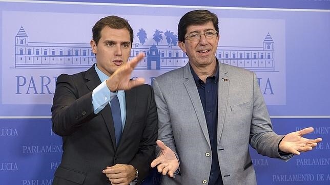 Albert Rivera junto al presidente y portavoz del grupo parlamentario en Andalucía, Juan Marín