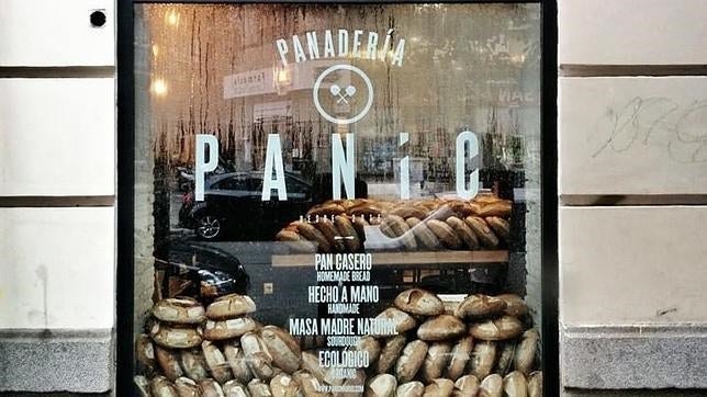 Escaparate de la Panadería Panic, en la calle Conde Duque de Madrid