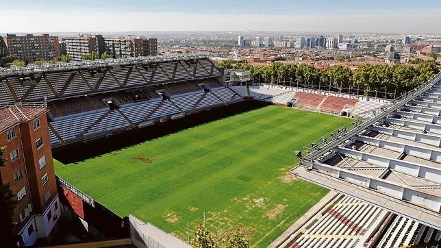 El Rayo negocia con Cifuentes la compra del estadio de Vallecas