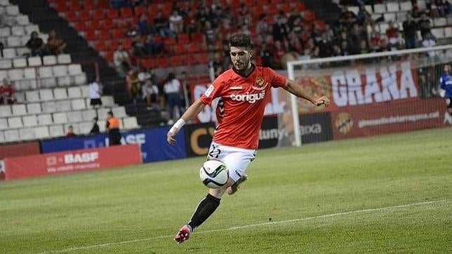 Jordi Calavera, del Nástic, marca uno de los goles del año