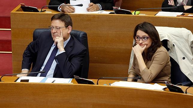 Ximo Puig y Mónica Oltra, en el Pleno de las Cortes