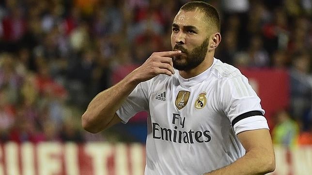 Benzema pide jugar en París