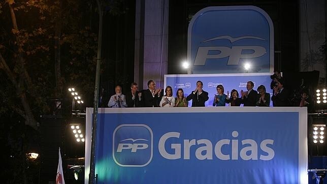 La cúpula del PP celebró la victoria electoral del 20 de noviembre de 2011, en el balcón de Génova