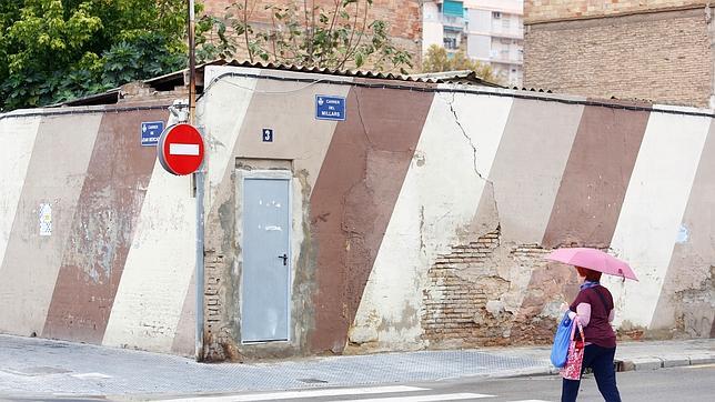 Joan Ribó recurre a los vecinos para pintar las fachadas de los solares del Cabanyal