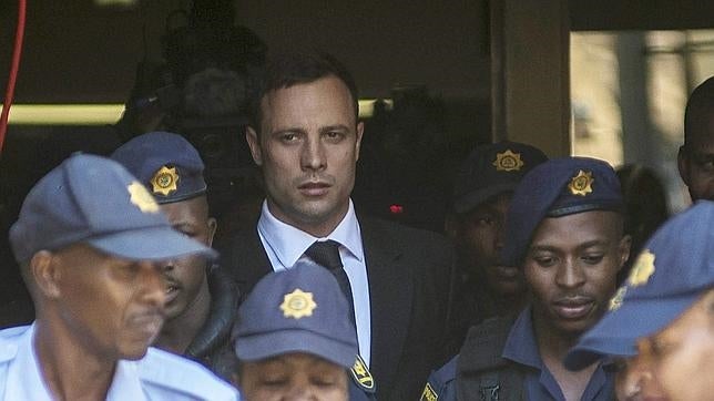 Oscar Pistorius sale de la cárcel