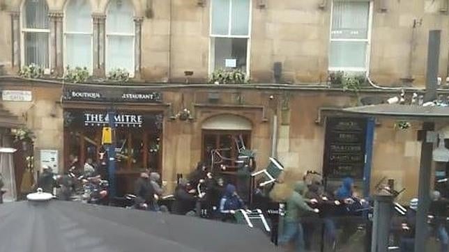 Ataque ultra a la afición del Sevilla