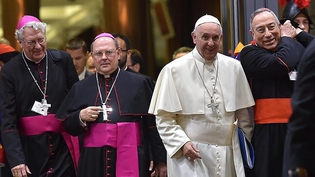 El papa Francisco tras la sesión de ayer del Sínodo sobre la familia celebrada en la Ciudad del Vaticano