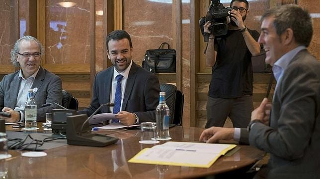 Clavijo (d.), Afonso (c.) y Morera (i.), en un Consejo de Gobierno reciente