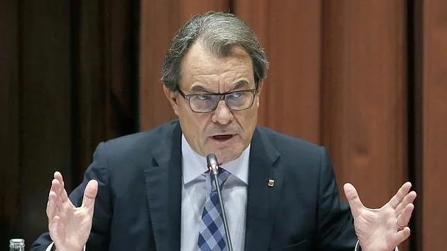 Las frases de Artur Mas en el Parlament defendiendo la contratación pública «impecable» de CDC