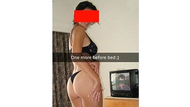 ¿Eres capaz de descubrir en esta foto «sexy» por qué esta mujer está «poniendo los cuernos» a su marido?