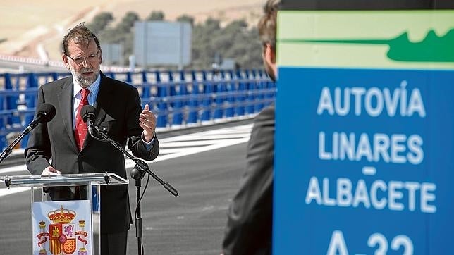 «Fiebre» en Moncloa por inaugurarlo todo en un mes frenético