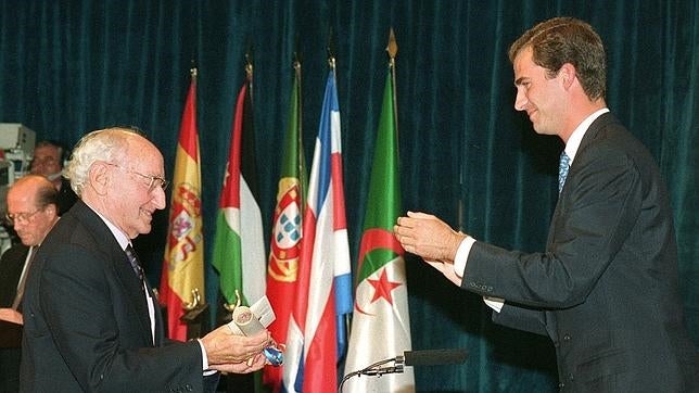 Muere Carlos Bousoño, la poesía pierde a su mayor teórico