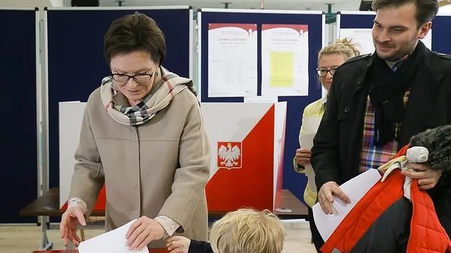 La oposición euroescéptica gana los comicios polacos