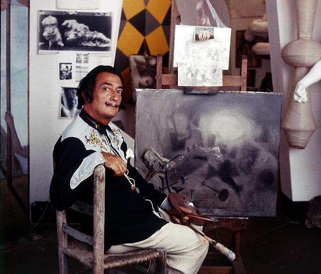 La Fundación Dalí adquiere fotografías inéditas del artista