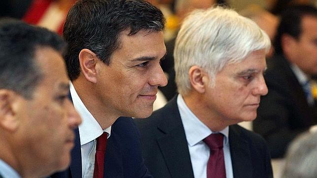 Pedro Sánchez pide que no se escatimen recursos para encontrar a los tres militares desaparecidos al sur de Canarias