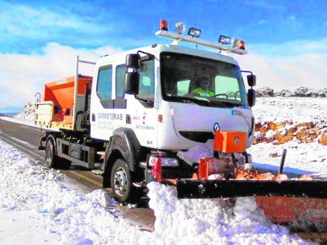 49 quitanieves y 235 personas para combatir el duro invierno