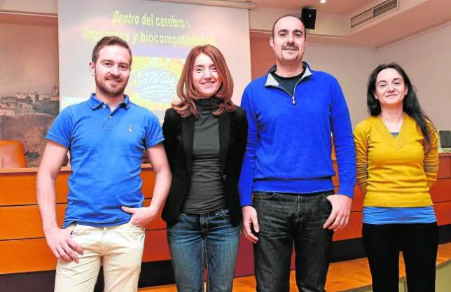 Entre lso participantes los doctores Fernando Trincado, María Concepción Serrano y Hugo Vara
