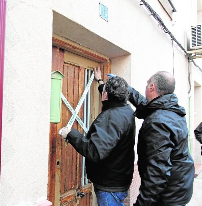 Investigan la muerte de un hombre encontrado en su casa