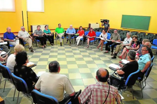Reunión del Foro del Mayor de Ciudad Real con la concejal de Acción Social, Matilde Hinojosa