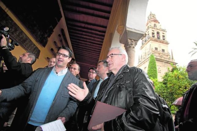 IU eleva la provocación con un acto sin permiso en la Mezquita-Catedral