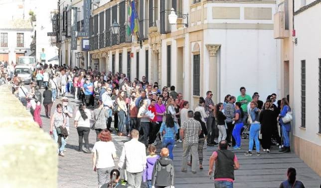 El Cabildo eleva a un millón de euros las ayudas al estudio