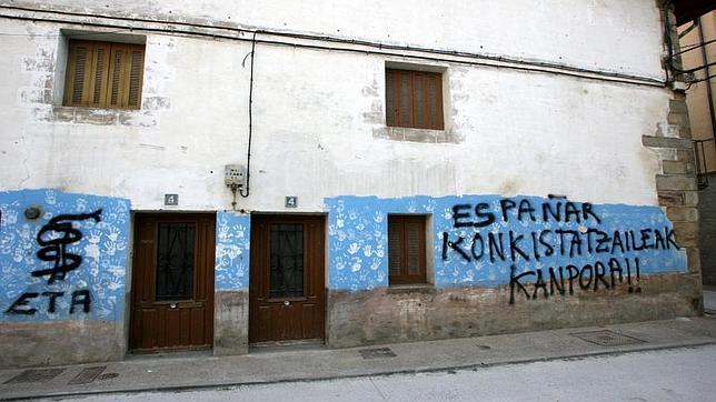 Pintadas etarras imborrables en Navarra