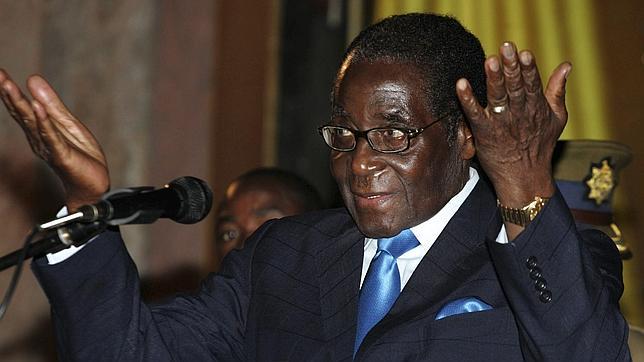 Mugabe, de 89 años, está acusado por la comunidad internacional de encabezar una sangrienta dictadura