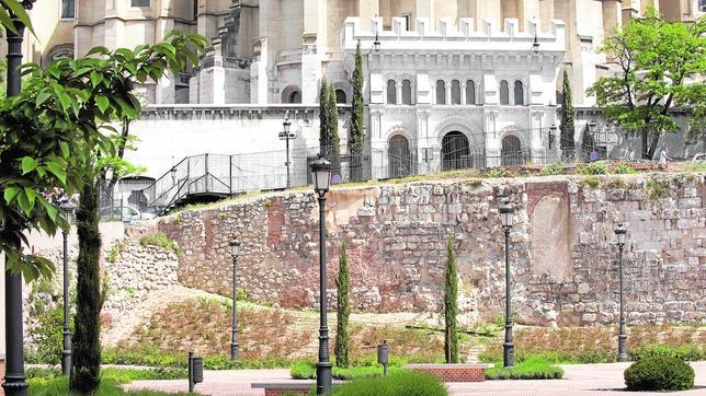 Plan para restaurar la Muralla Árabe