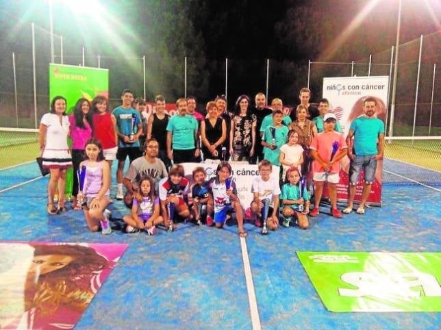 Dosbarrios se empapa de músicaMora organiza un torneo de tenis solidario