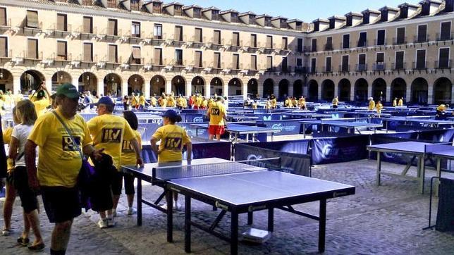 Ocaña bate el récord Guinness de jugadores simultáneos de tenis de mesa