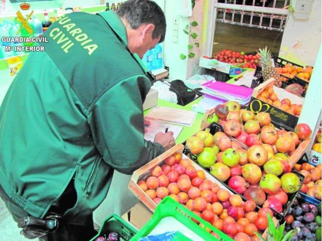 Incautan en un comercio paquistaní alimentos caducados desde 2013