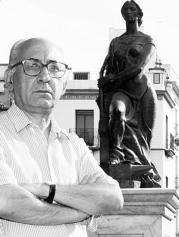 José Manuel Mohiño: investigador, escritor y, ahora, Trianero de Honor