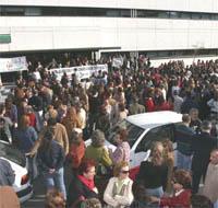 Cientos de profesores se manifiestan en Almería contra las agresiones a docentes