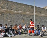 Tres pateras con 100 inmigrantes llegan a las costas de Almería y Granada
