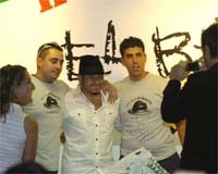 «El Barrio» ofrece su nuevo disco a sus seguidores de Sevilla