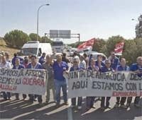 Los ex mineros de Boliden cortan la autovía Sevilla-Huelva