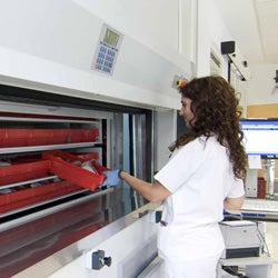 El Centro de Transfusión de Sevilla incorpora un sistema de almacenamiento informatizado de sangre, pionero en España