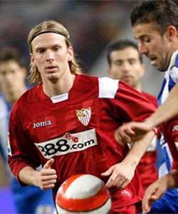El director deportivo de la Juventus viene a Sevilla para fichar a Poulsen