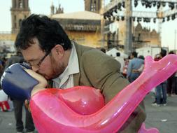 México logra nuevo récord Guinness de beso multitudinario con 39.897 personas