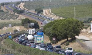 Más de 20 kilómetros de retenciones hacia la costa en la A-49