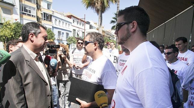 Policía, Tussam y Mercasevilla: tres gritos contra el Ayuntamiento