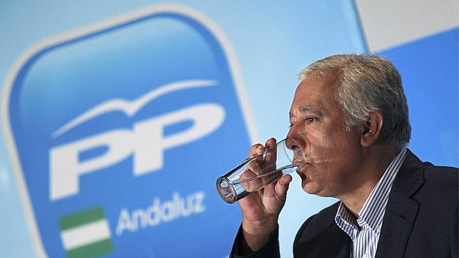 Arenas pide al PSOE austeridad para pactar los presupuestos