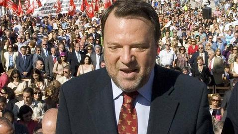 Espadas ya tiene su sueldazo; Zoido ya tiene su plan