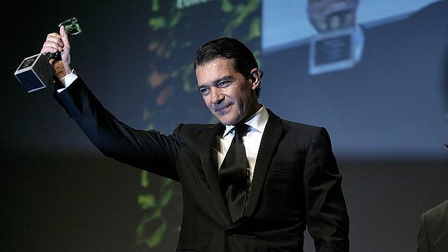 Banderas pide a Paulino Plata que busque soluciones para evitar recortes en el cine