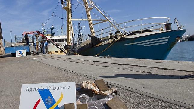 Apresan un pesquero que había «pescado» 20 toneladas de hachís