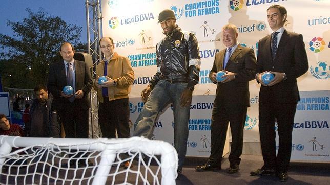 El Sevilla, UNICEF y el BBVA, con &#8216;Champions for África&#8217;