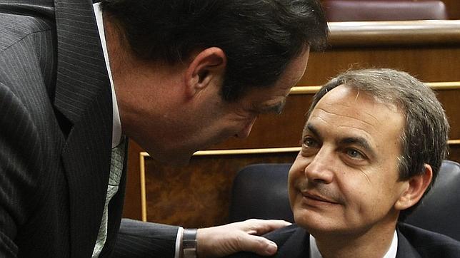 Bono busca su protagonismo junto a Rubalcaba con un Zapatero ausente